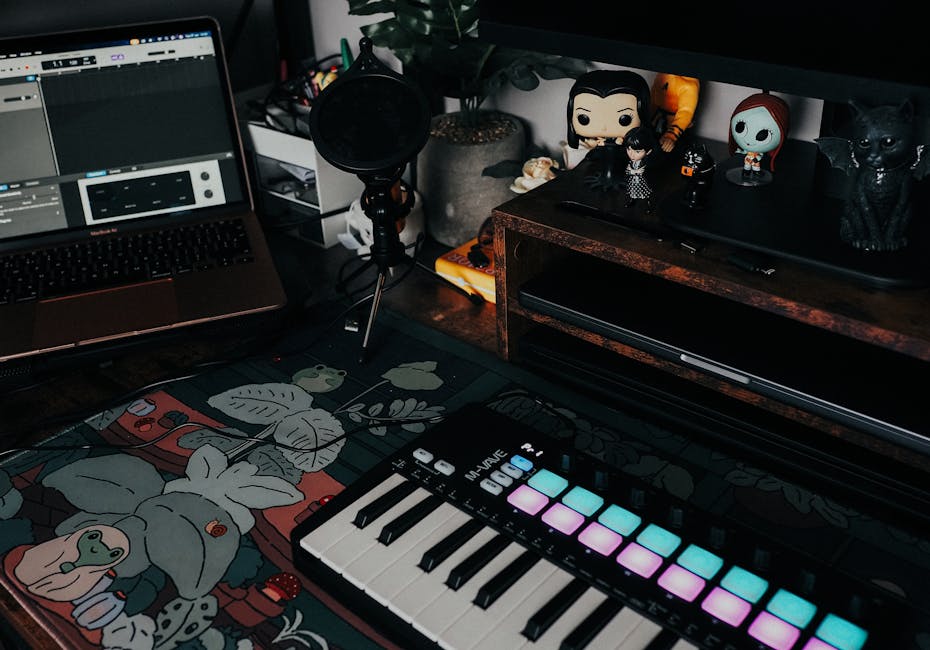 A Linux desktop showing a music player and browser side-by-side, clean and modern workspace setup